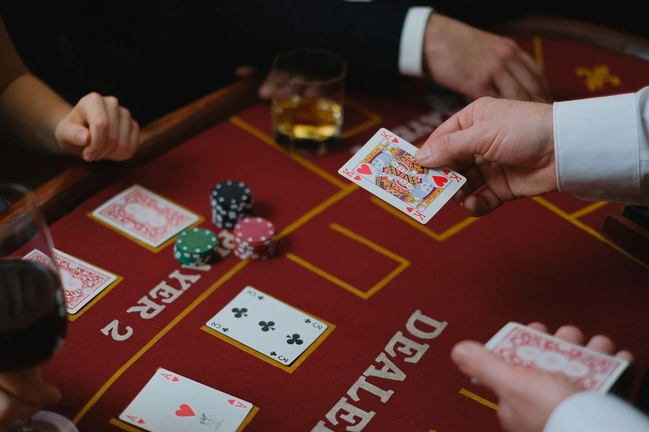 Điều hướng sảnh Casino từ bàn đầu tiên đến chiến thuật — vicclub